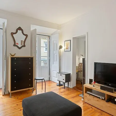 Stunning 1 Bedroom Near Alfama Lägenhet