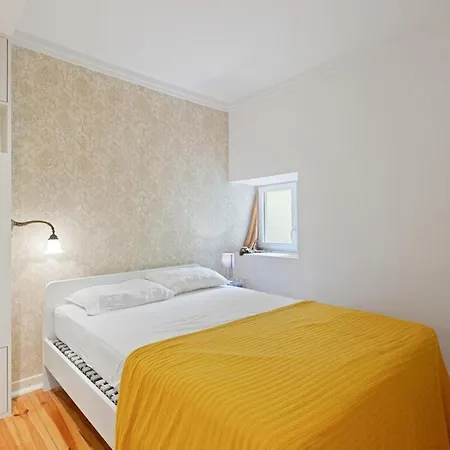 Stunning 1 Bedroom Near Alfama * ליסבון