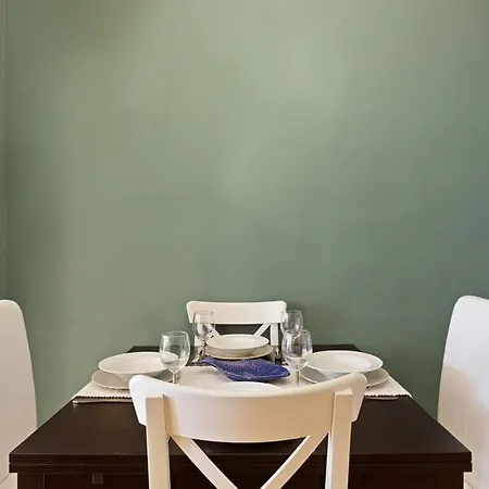 Stunning 1 Bedroom Near Alfama דירה *