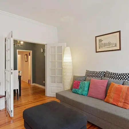 Apartment Stunning 1 Bedroom Near Alfama Lisbon