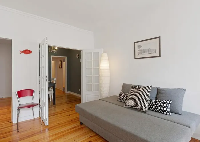 Stunning 1 Bedroom Near Alfama Apartment *